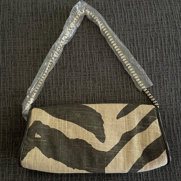 Loft hand bag with gold chain strap - Picture 2 of 5